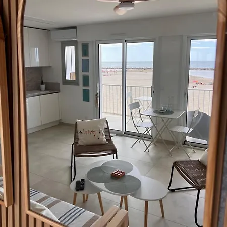 Les Pieds Dans L'eau - *