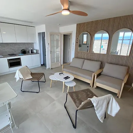 Les Pieds Dans L'eau -