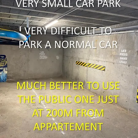 Les Pieds Dans L'eau - *